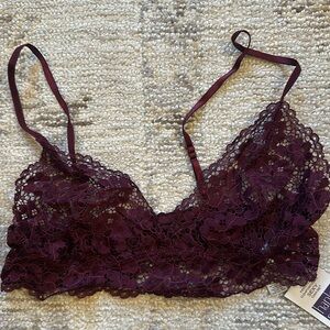 Hanky Panky Sophia Lace Bralette in Wine/ Burgundy. brand new with tags. Size M.